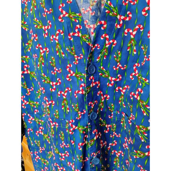 LG Women's Candy Cane Scrubs Coat. Buttoned Up With Pockets. Christmas. Holiday. - Picture 7 of 12